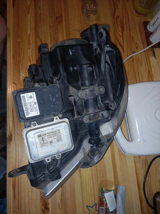 Far bixenon adaptiv dreapta  skoda superb 2 2012