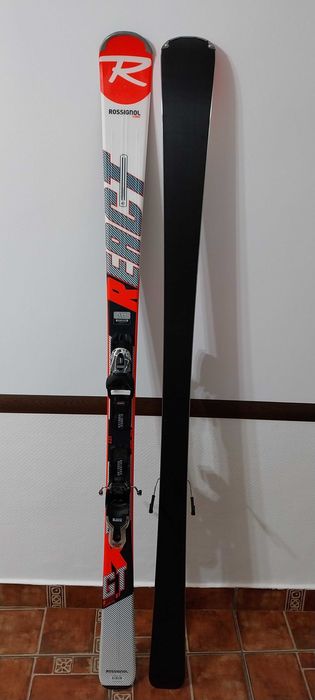 Rossignol React 177 cm.NOI ,nu s-a schiat niciodata cu ele .
