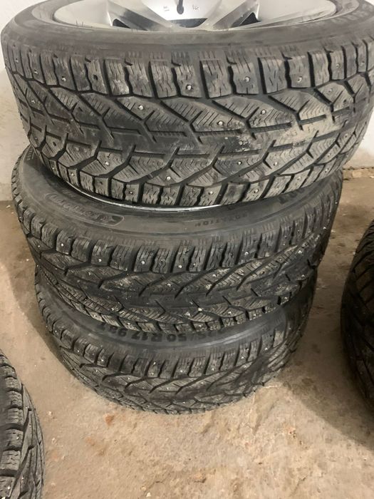 Шины с дисками комплект