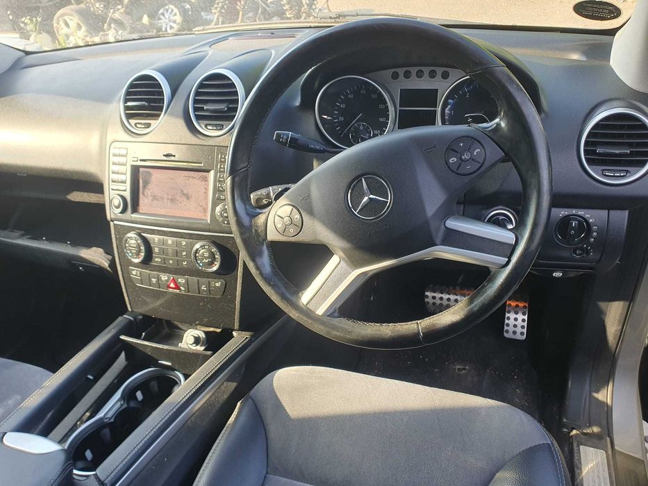 Dezmembrez Mercedes Benz ML 300 W164 Sport 3.0CDI BLUE-CY A 4x4 2010