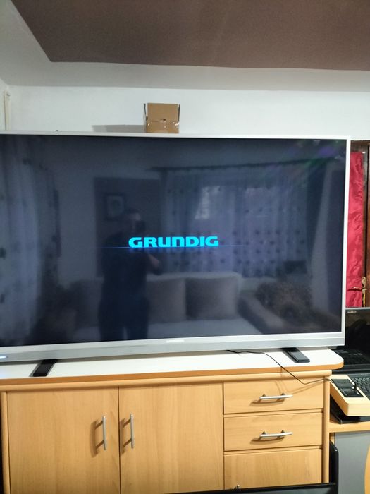 Vând televizor Smart TV Grunding