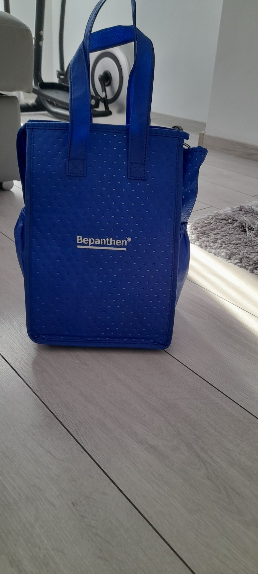 Geanta frigorifica Bepanthen.Nou.Dimensiune:latime 20cm× adincime 18 c