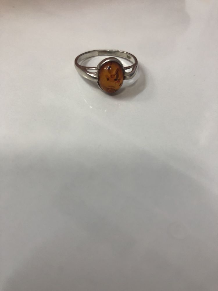 Сребърен пръстен 925 с кехлибар