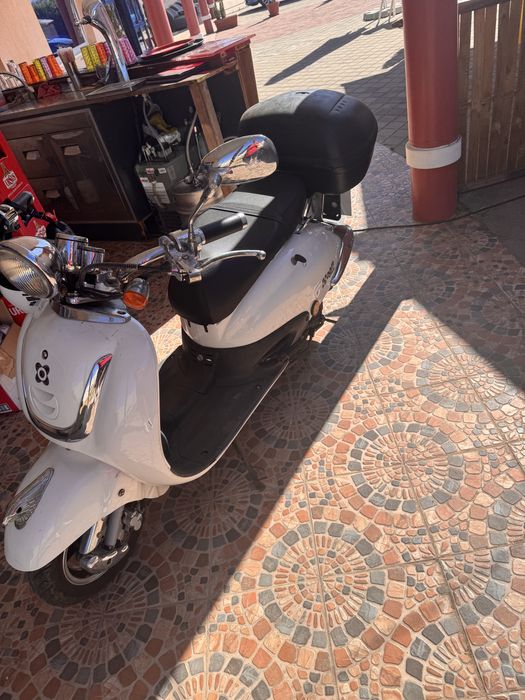 Vand scuter retro