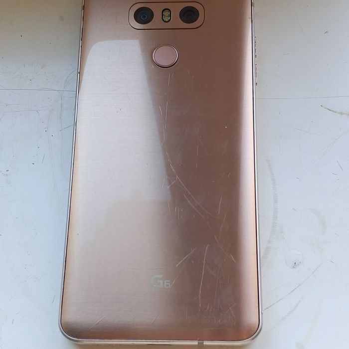 Продается телефон Lg нормальном состаяния