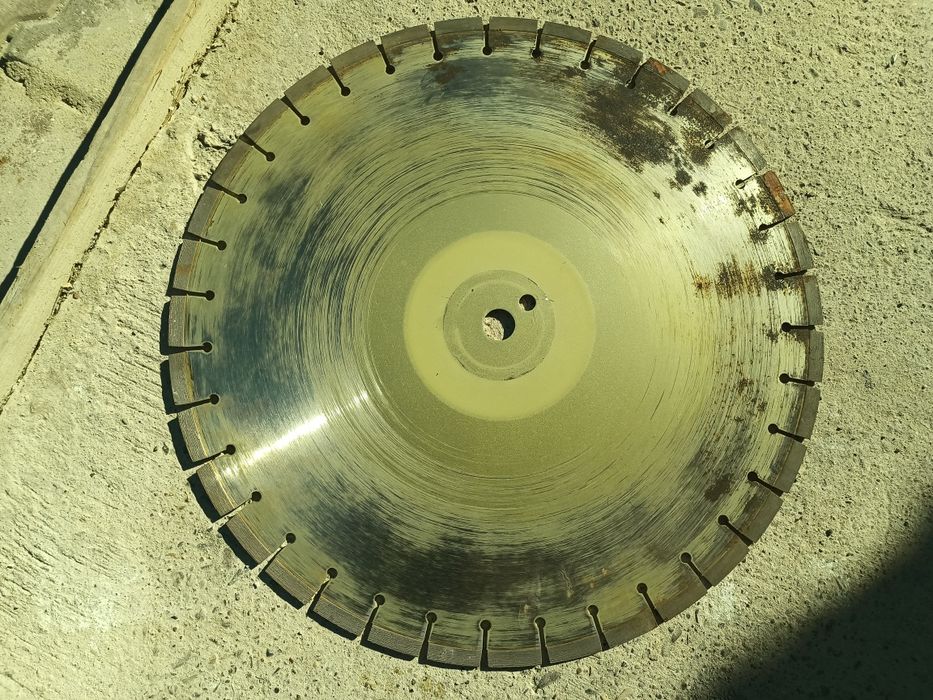 Vând disc de tăiat beton