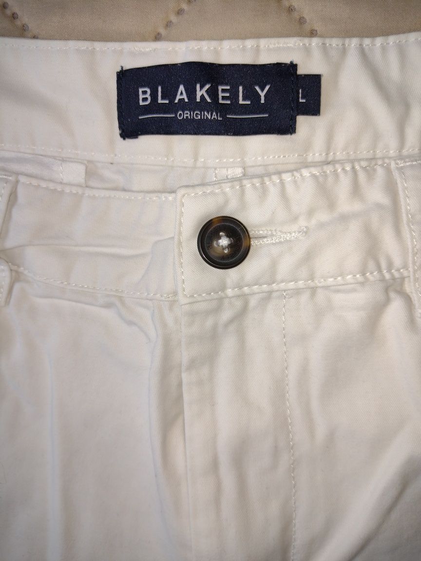 Бели къси мъжки панталони