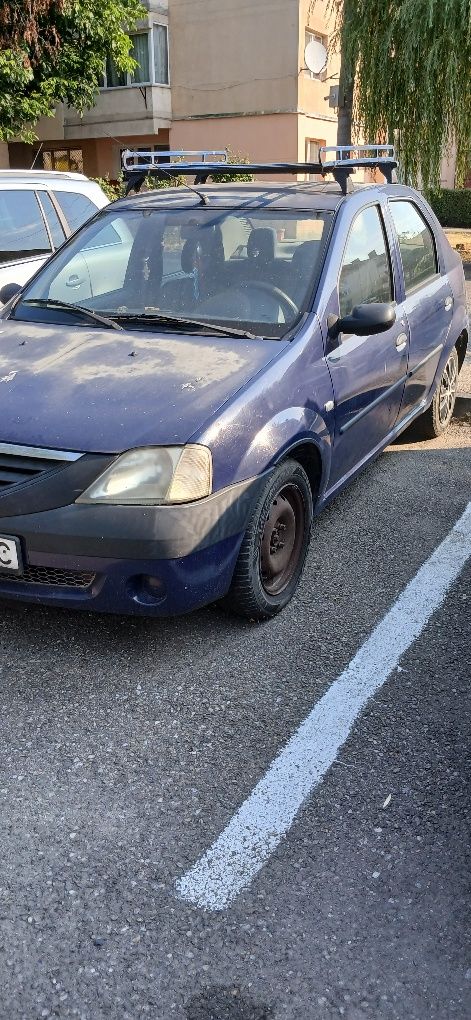 Vând Dacia Logan