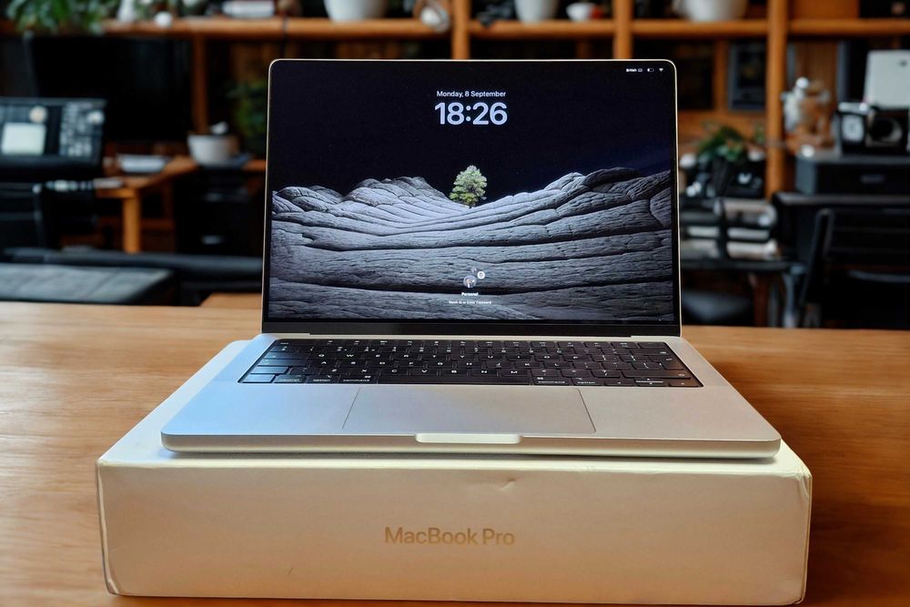 Apple MacBook Pro M1 Pro, 14 inch, 32GB RAM, 512GB SSD, macOS Sequoia