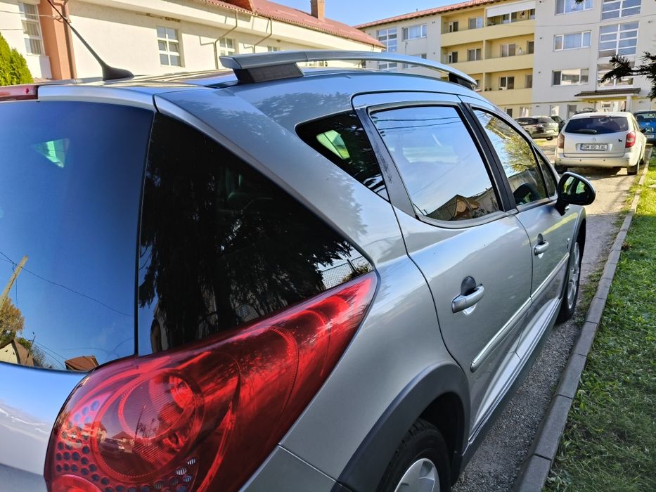 Peugeot 207 SW Cross Outdoor 1,6 DCI an 2011