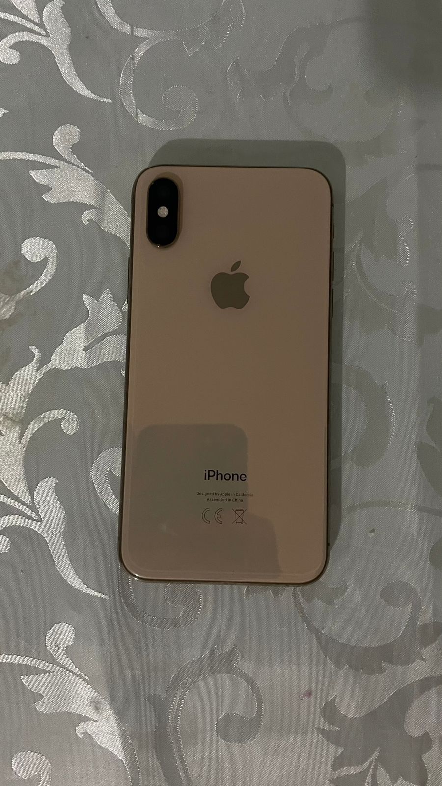 Продам iPhone xc в хорошем качестве