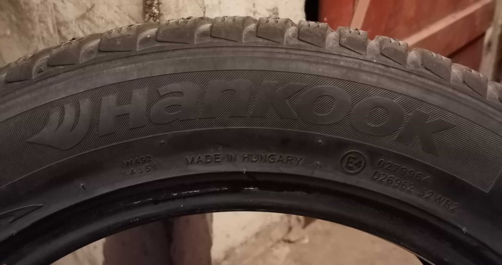 Продавам 2 броя зимни гуми 205.55.16 на 1 сезон дот 2019 Hankook