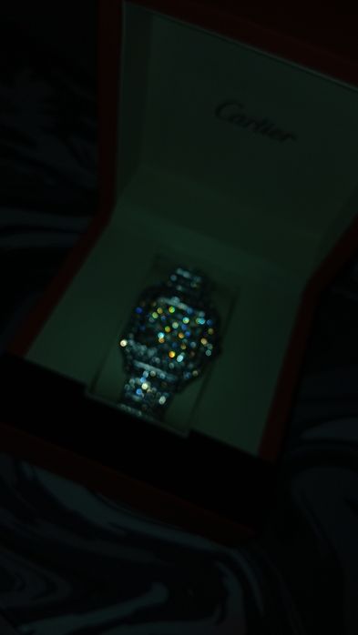 Iced out cartier santos moissanite часовник