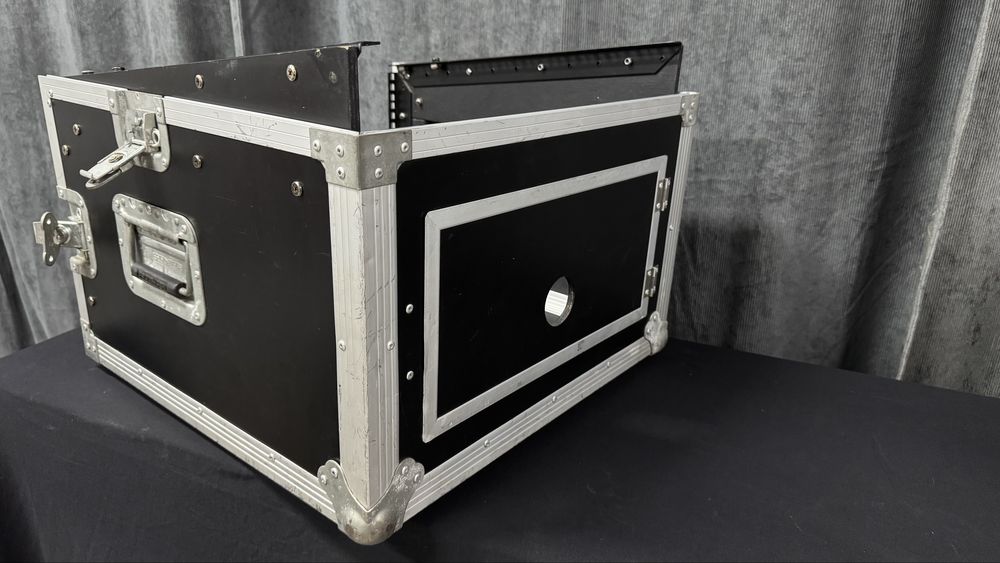 Кейс 5U + място за пулт (flightcase)