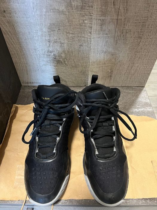 Баскетболни обувки