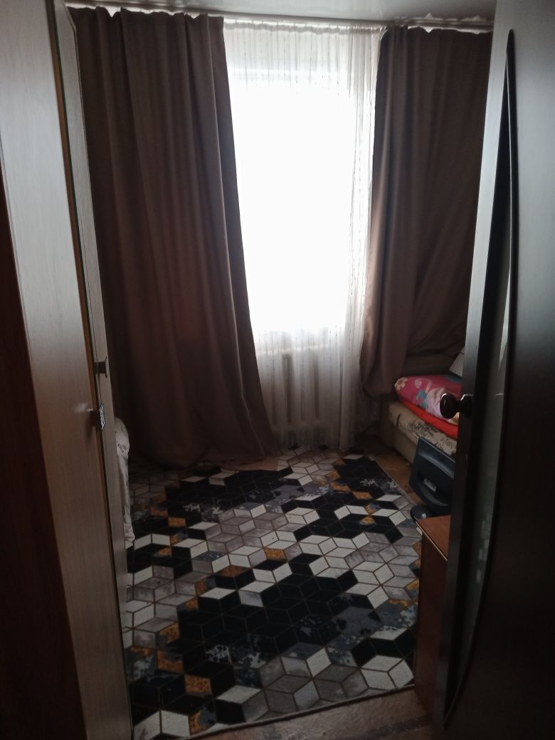 Продам 3 х комнатную квартиру. Центр 4/5. Срочно