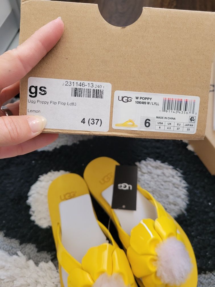 Slapi noi UGG nr.37