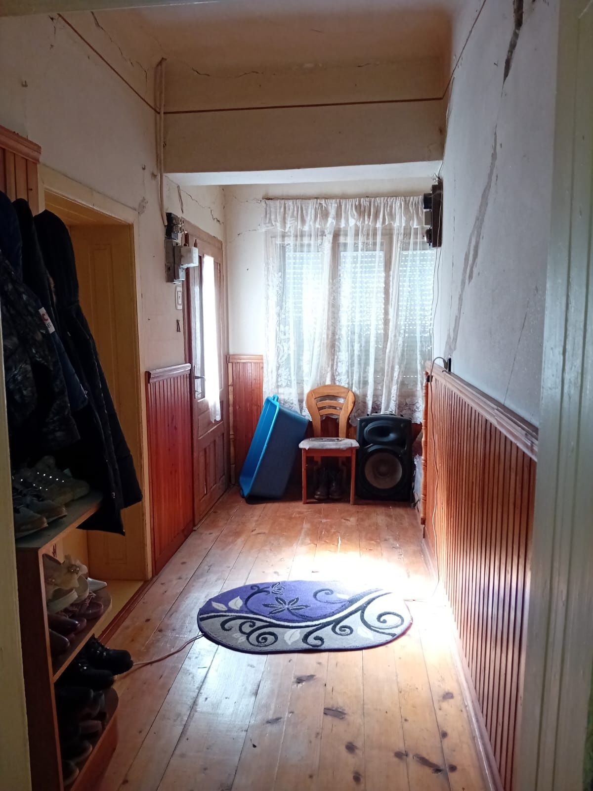 Vând casă la țară