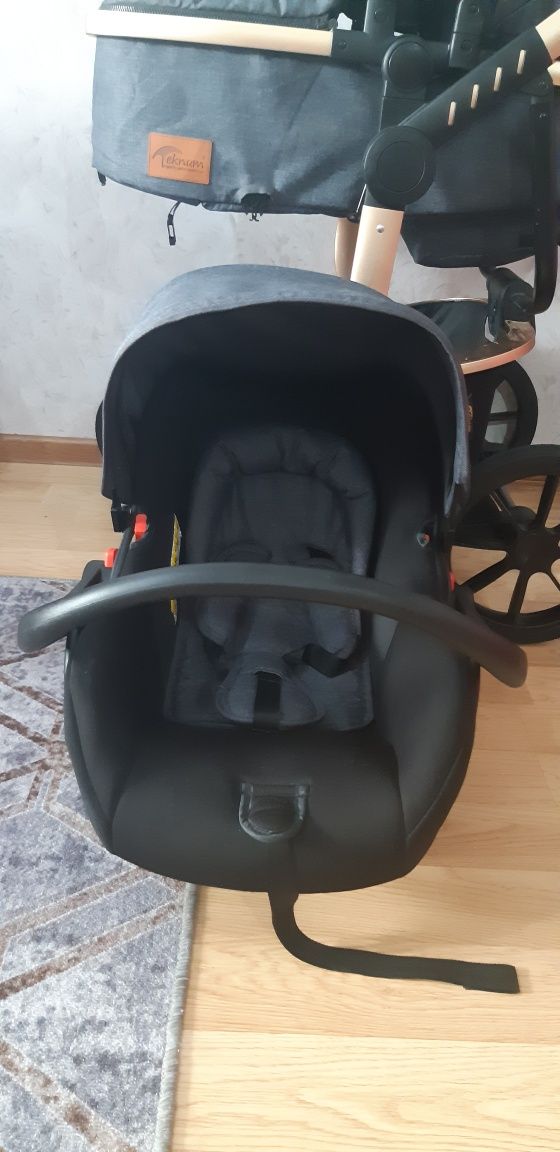 Продам коляску трансформер с автокреслом в хорошем состоянии!