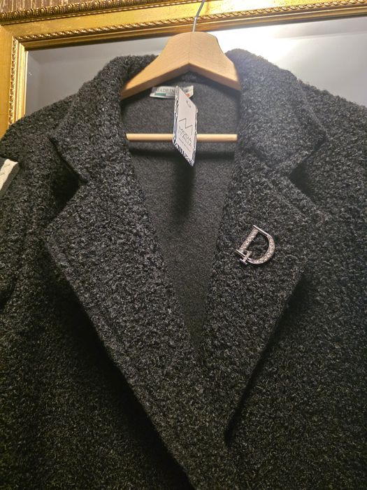 Чисто ново италиански палто страхотно