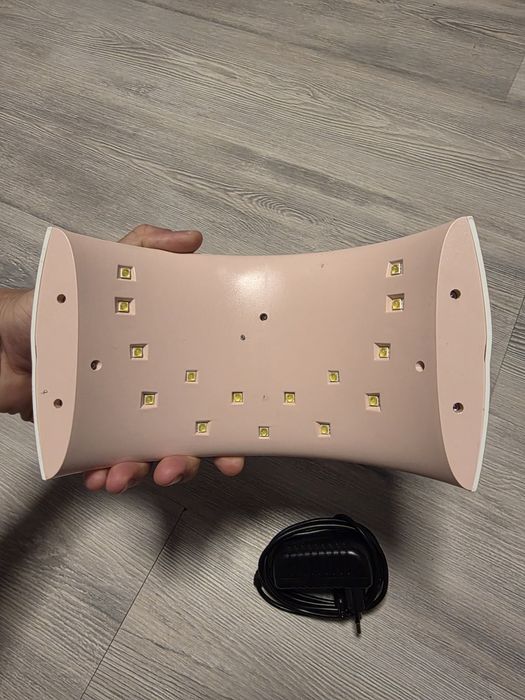Lampa unghii folosita de cateva ori