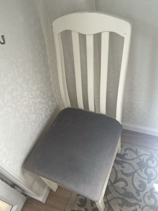 Стол со стульями