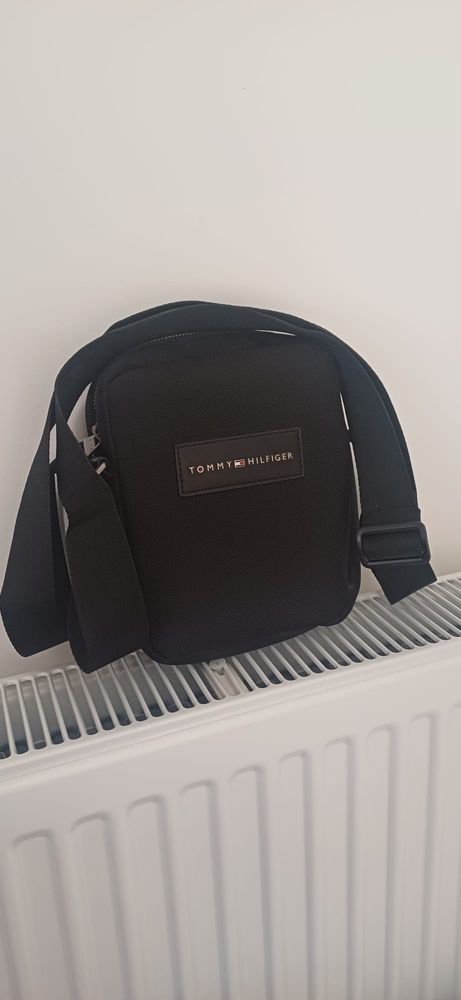 Geanta de umar Tommy Hilfiger
