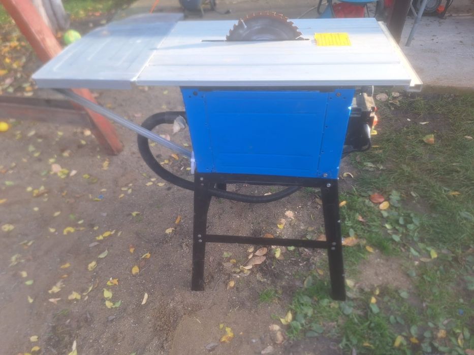 Circular cu masă pentru lemne