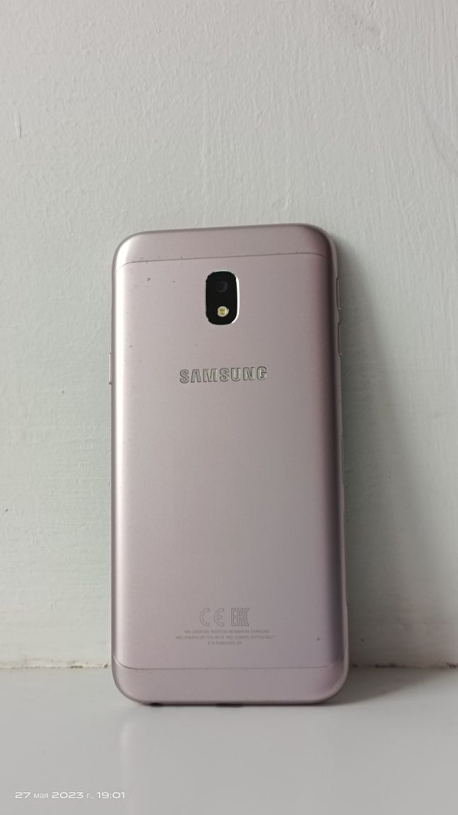 Samsung galaxy J3 ( 16гб) (2017 год)    в хорошем состоянии