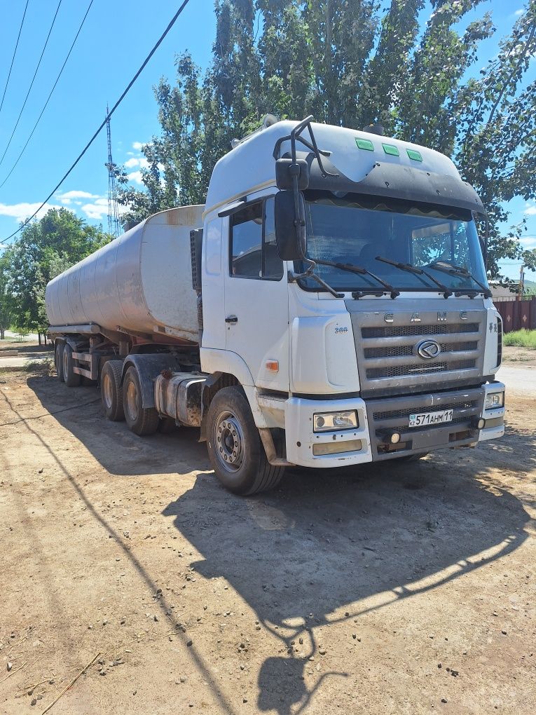 Продается нефтевоз САМС, с 40куб цистерной.