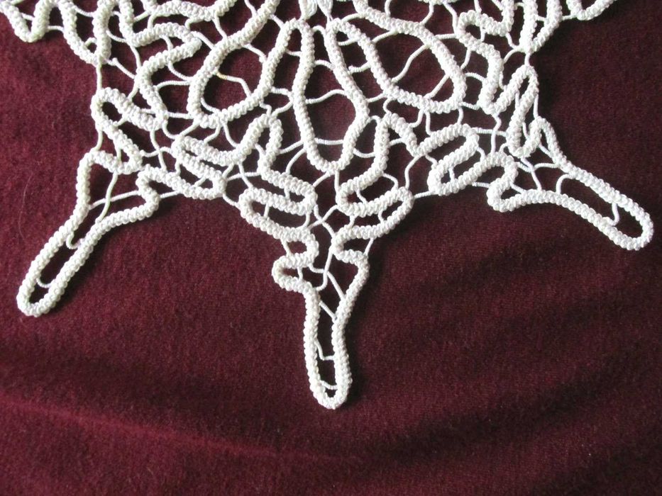 Doua mileuri MACRAME / LASETA / POANLAS, lucrate manual, Diam. 25 cm