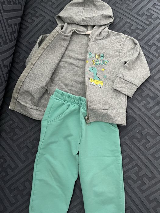 Комплет с динозавър