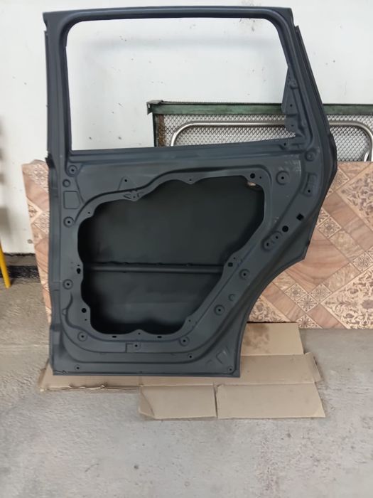 продам задний дверь от хундай санта фе