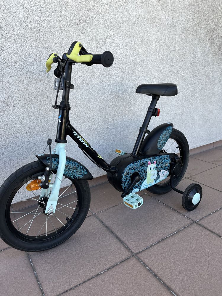 Bicicletă BTwin cu roți ajutătoare și trotinetă copii 3-6 ani