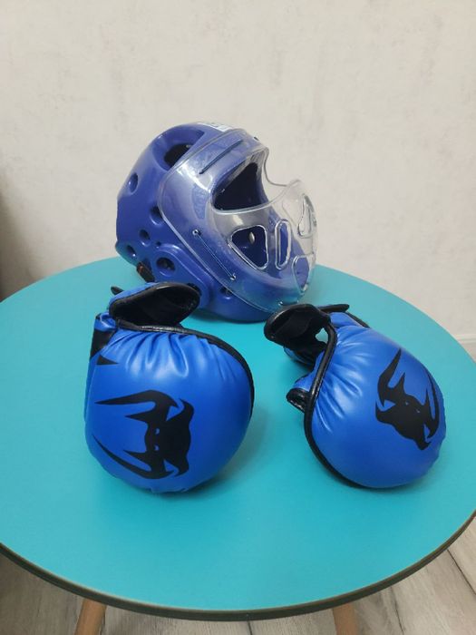 Шлем и перчатки для карате  детям