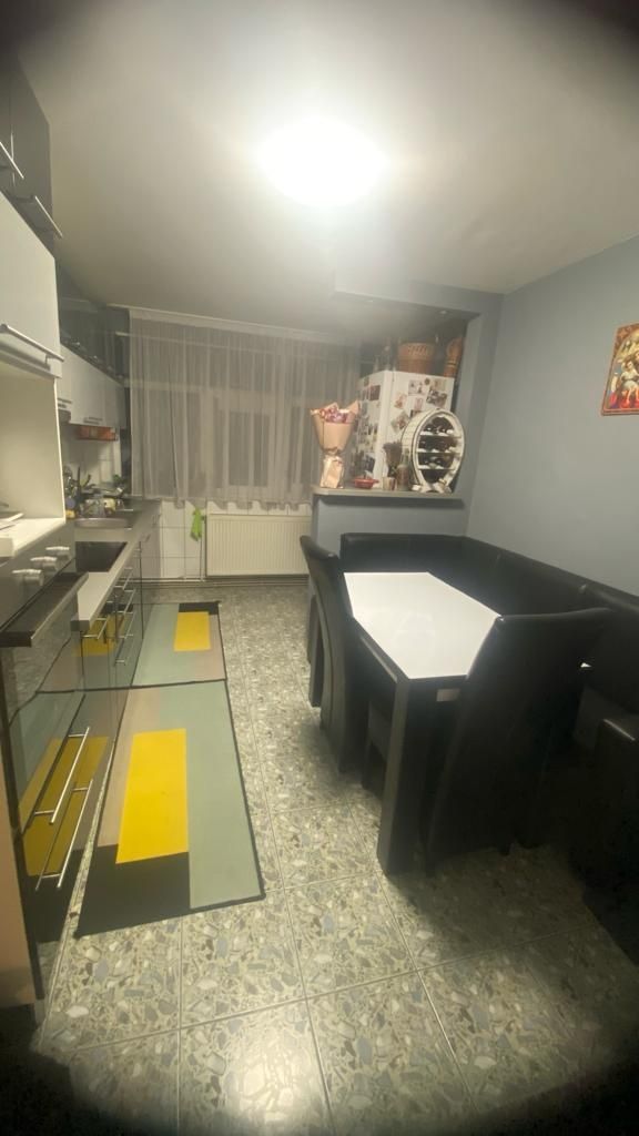 Vând apartament cu doua camere micro 17