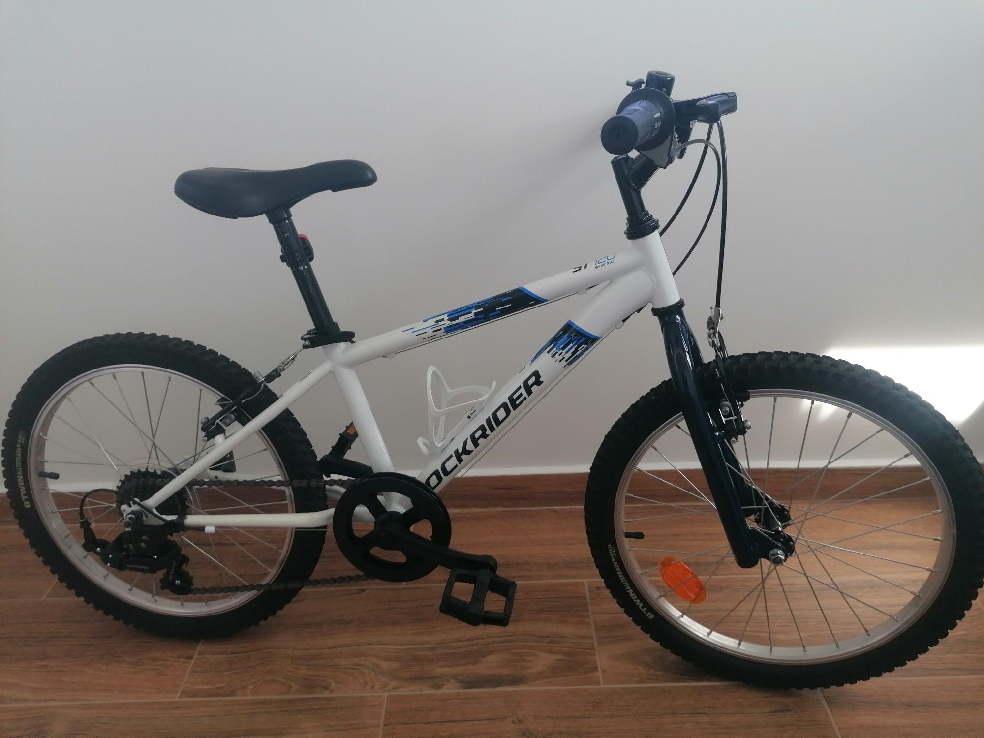 Vând bicicleta rockrider 20"