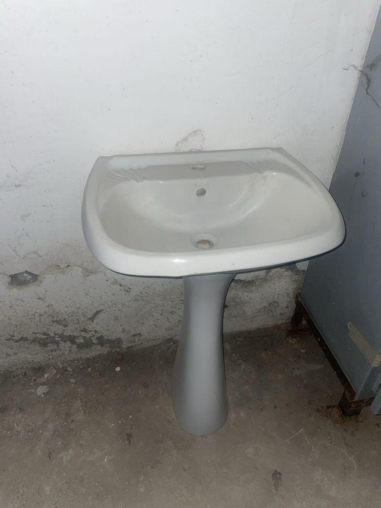 Продам унитазы и раковины