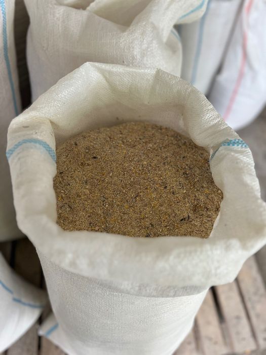 Vând furaj natural pentru animale