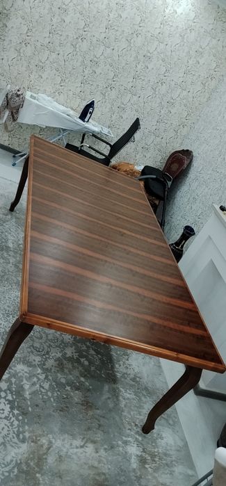 Продам стол без стульев, в хорошем состоянии.