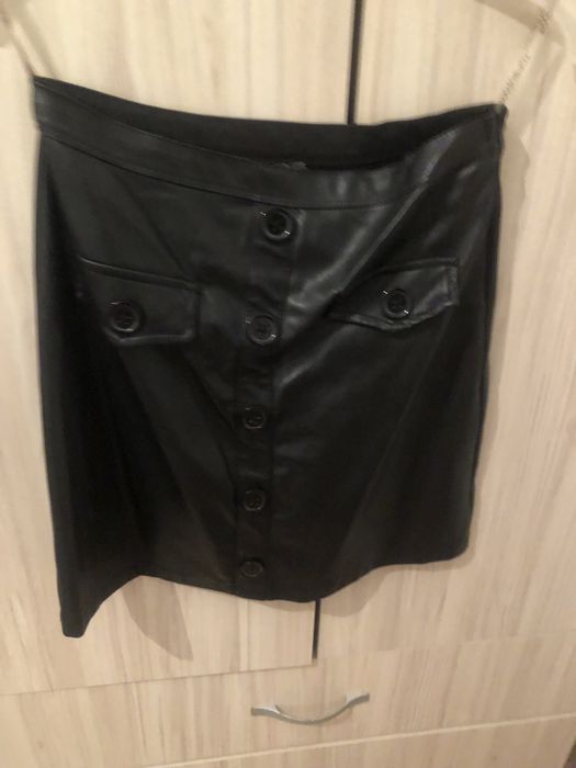 Кожена пола