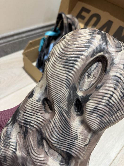 Adidas yeezy foam runner