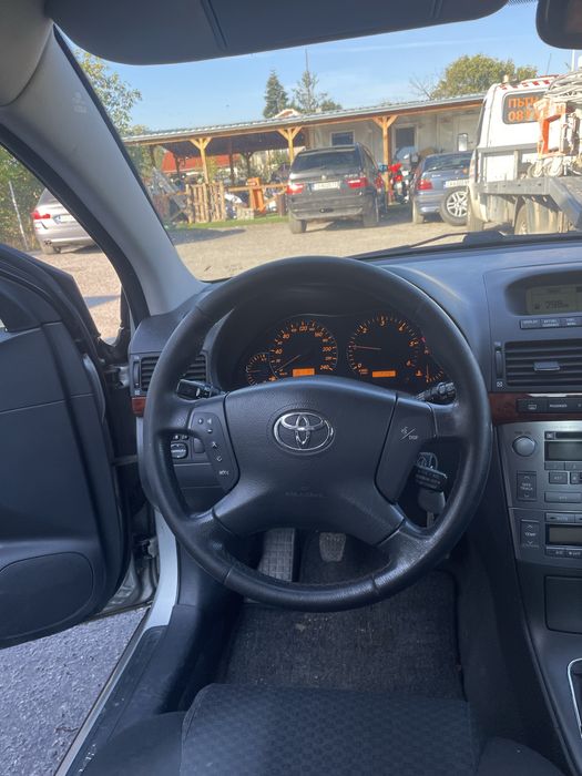 Тойота авенсис