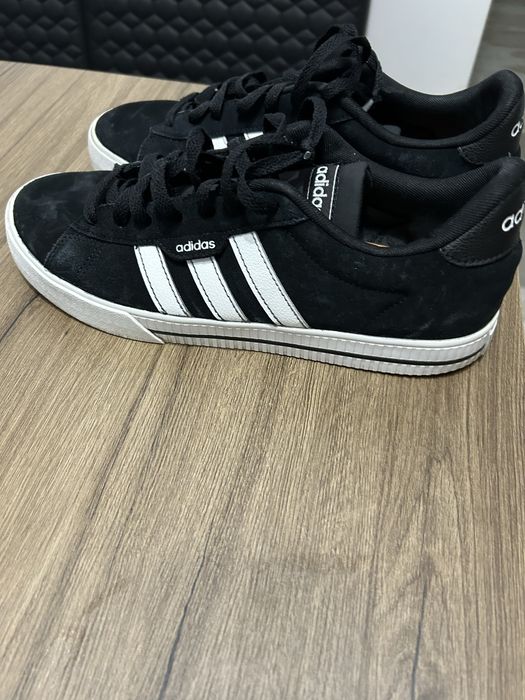Adidasi adidas in stare foarte buna