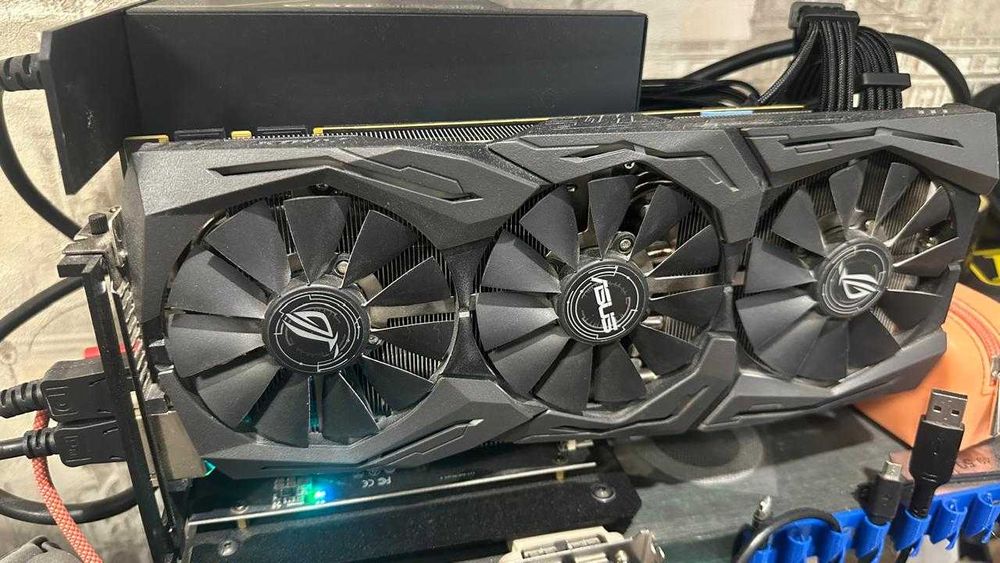 Видеокарта ASUS ROG Strix GTX 1080 8 ГБ GDDR5X