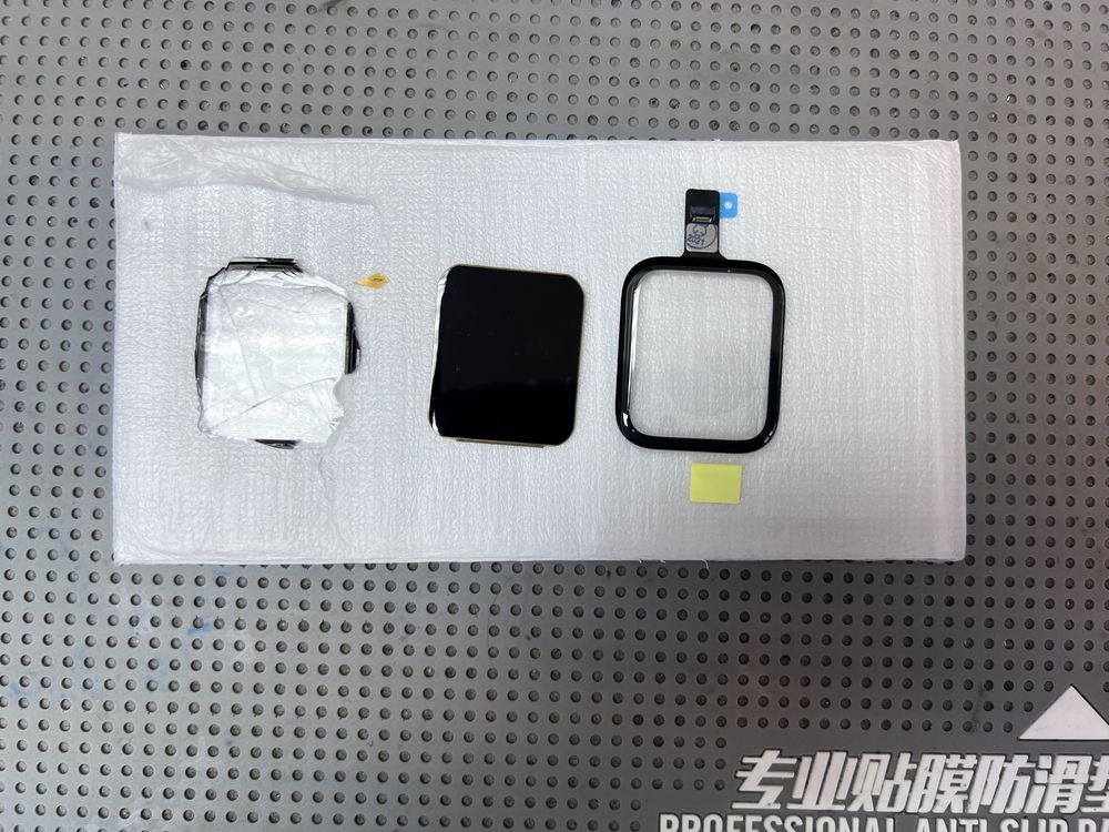 Geam Apple Watch seria 6 44/45 mm pret 350 lei