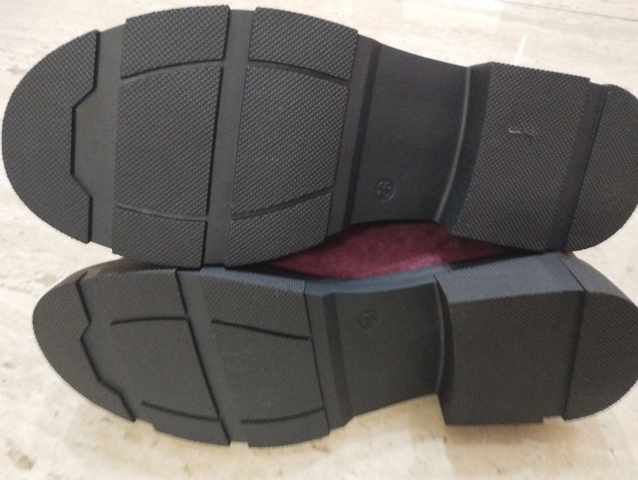 Vând ghetuțe noi Nr 38