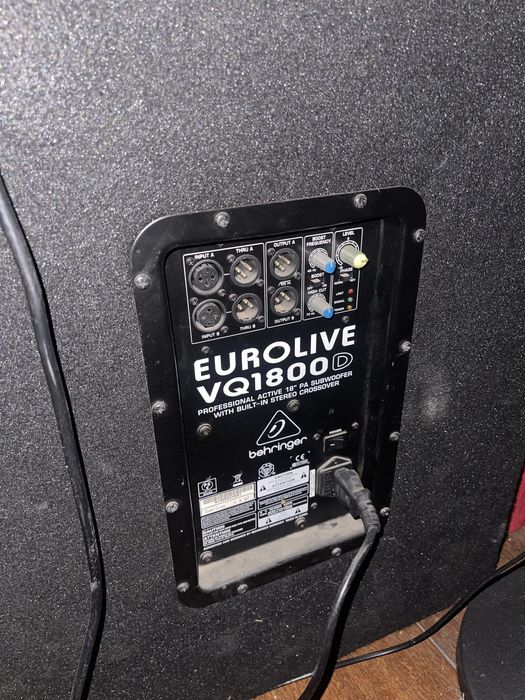 Активный сабвуфер Behringer VQ1800D