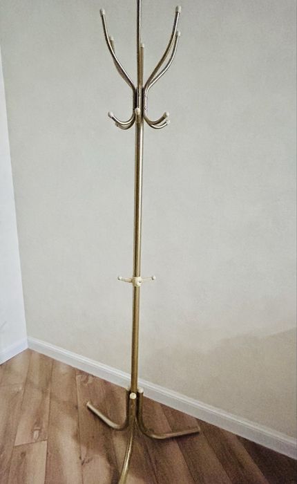 Вешалка металлическая. Описание в фото.