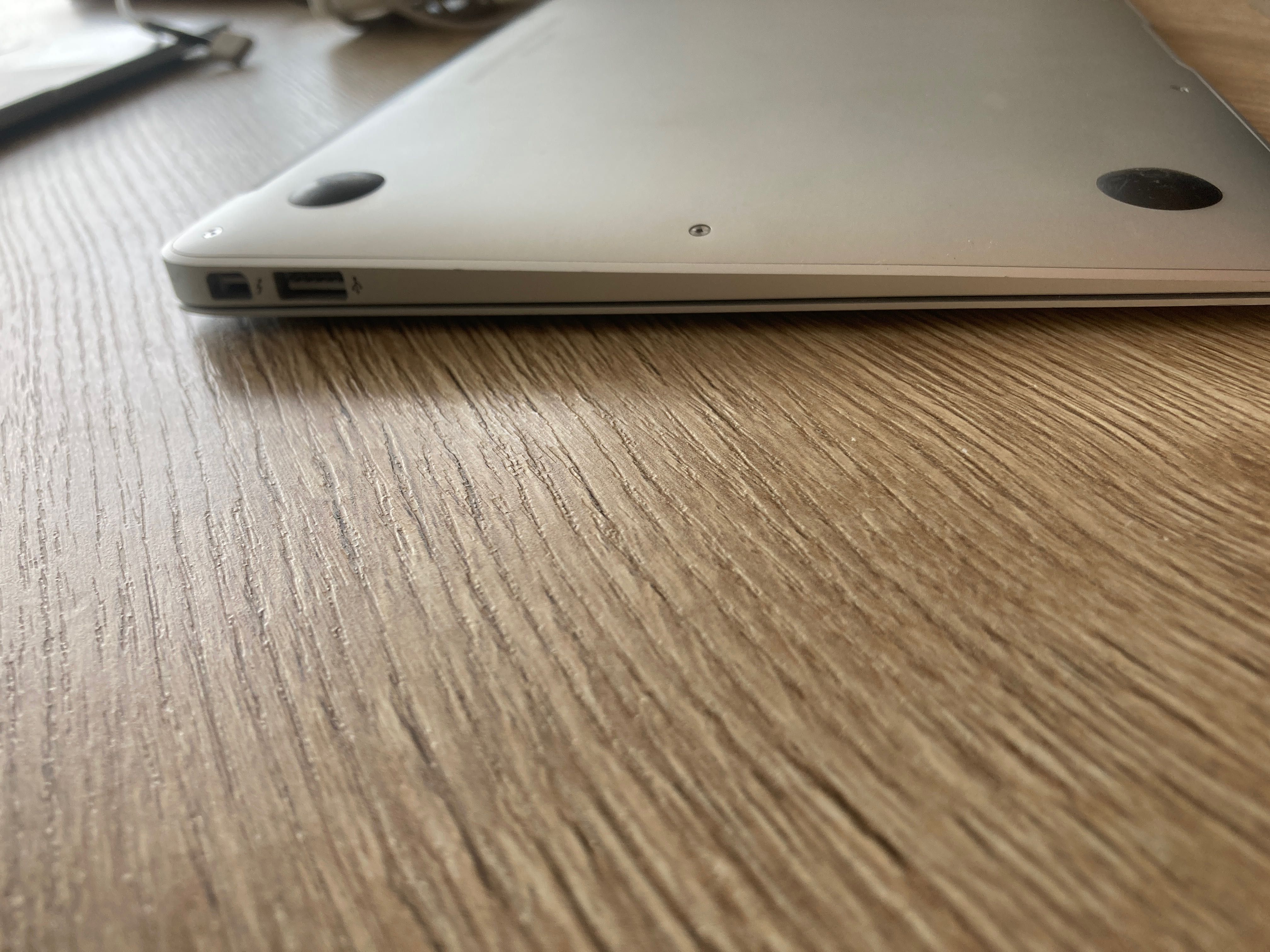 MacBook Air 6,1 – Intel Core i7 – 8GB RAM – 128GB SSD